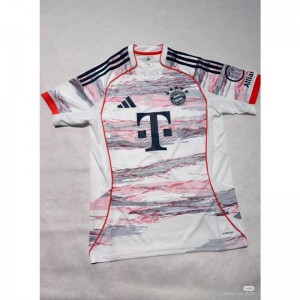 25/26 maglie del Bayern in trasfertanellanuova stagione di